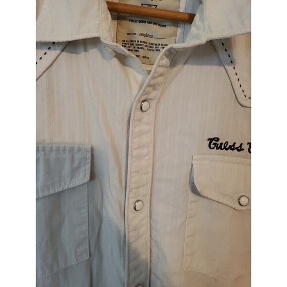 Men's Guess Logo White Shirt Short Sleeves Pockets Button Up Size XL pearl Snap - Picture 3 of 13